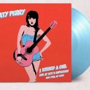 Katy Perry I Kissed A Girl Live at MTV Limited Edition